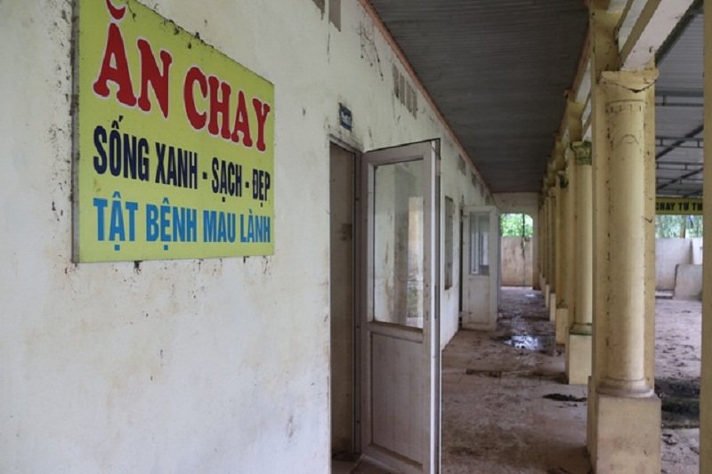 Khung cảnh nhếch nhác bên trong trung tâm khám chữa bệnh của ông Võ Hoàng Yên. (Ảnh: Báo Dân trí).
