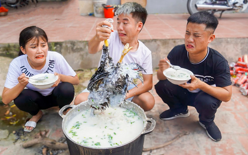 Hưng Vlog có rất nhiều clip chứa nội dung nhảm nhí, nhạt nhẽo và từng bị xử phạt.