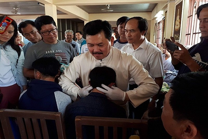 Vợ chồng ông Dũng 'lò vôi' cho rằng ông Võ Hoàng Yên không có tài năng chữa bệnh.
