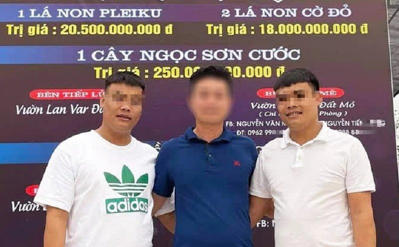 Những người tham gia buổi giao dịch lan đột biến gần 300 tỷ đồng ở Quảng Ninh.