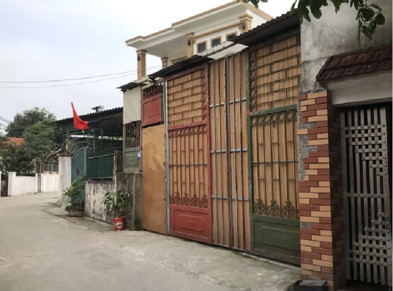 Căn nhà của nam thanh niên bị đào hố chôn sống trong clip gây xôn xao cư dân mạng đang đóng cửa.