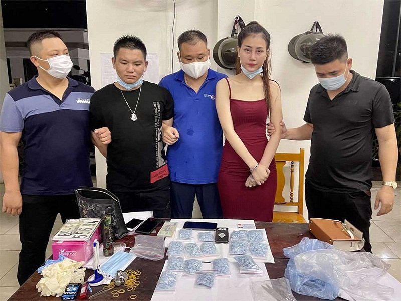 Ngọc cùng đồng phạm tại công an. (Ảnh: Công an cung cấp).