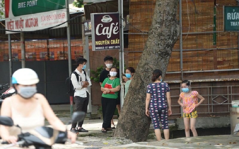 Hàng xóm bàng hoang trước thông tin cháu bé 6 tuổi tử vong với nhiều vết thâm tím.