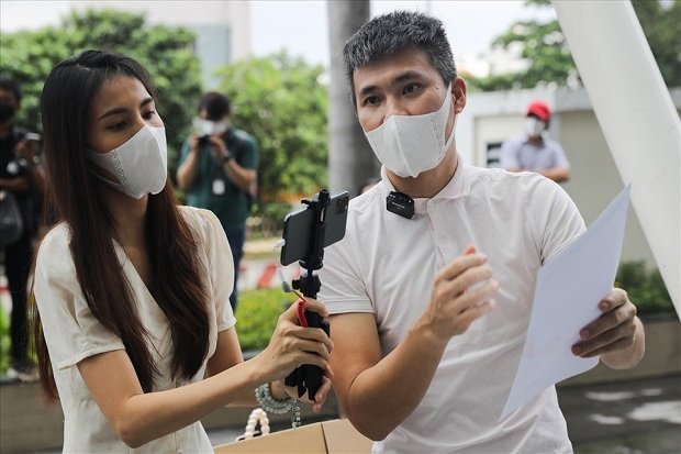 Vợ chồng Thủy Tiên - Công Vinh cũng khẳng định sẽ kiện người vu khống dù đó CEO hay doanh nhân.