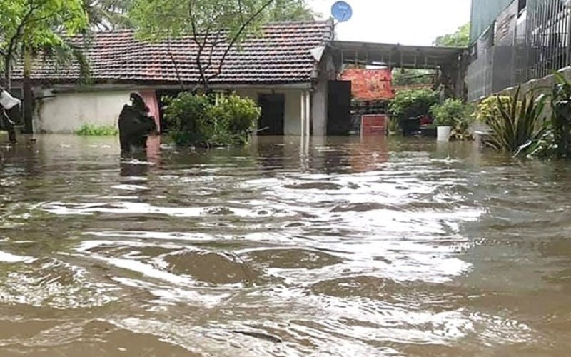 Nước ngập ngang nhà dân.