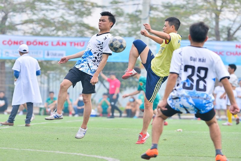 Lối chơi máu lửa nhiệt tình, cống hiến là những gì đội bóng Tạp chí Sức Khỏe Cộng Đồng mang đến giải đấu.