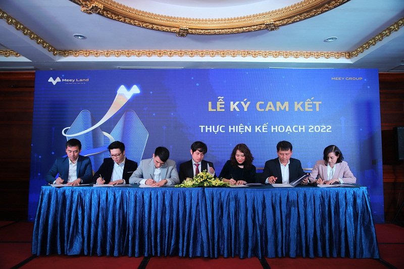 01. Tập thể lãnh đạo Công ty CP Tập đoàn Meey Land cam kết cho mục tiêu “chuyển mình bứt phá” năm 2022.