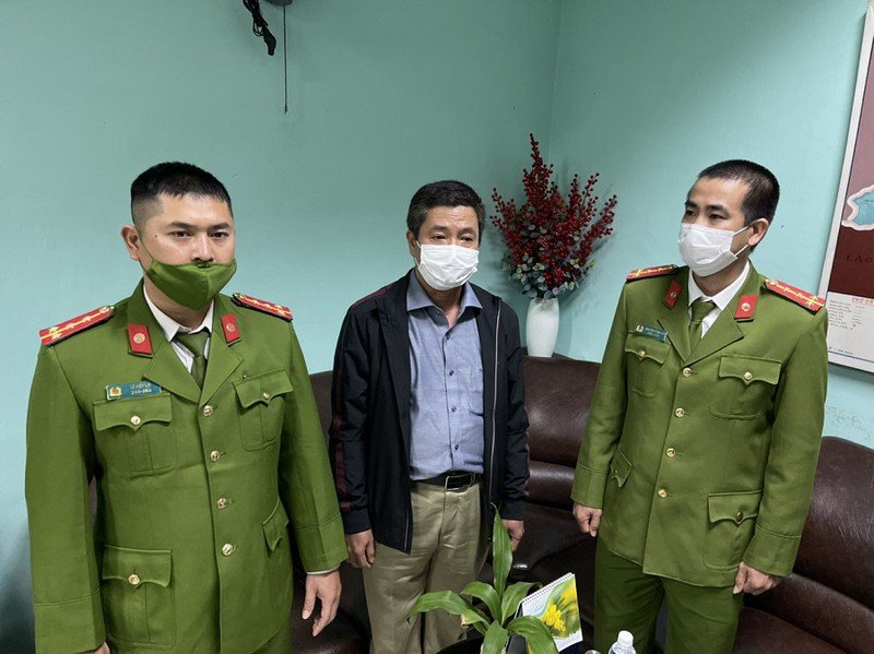 Giám đốc CĐC Thừa Thiên Huế Hoàng Văn Đức bị cảnh sát bắt.