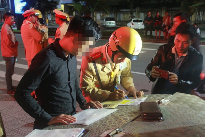 Đã có rất nhiều trường hợp bị lực lượng CSGT xử phạ‎t.