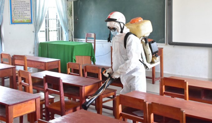 Tiêu độc, khử trùng ở trường học.