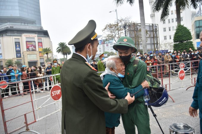 Phút giây chia tay người thân…