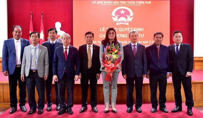 Trao quyết định đầu tư dự án tổ hợp nhà máy sản xuất, lắp ráp ô tô với số vốn 2.655 tỷ đồng.