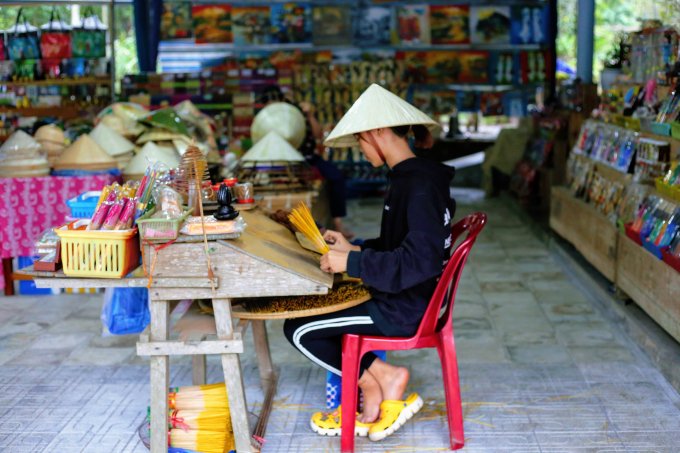 Làng nghề Thủy Xuân hiện có khoảng hơn 40 hộ sản xuất hương trầm.
