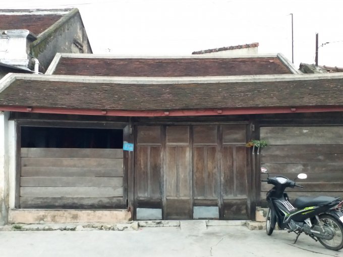 Nhiều nhà cổ đã xuống cấp.
