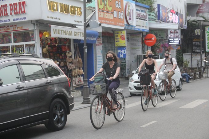 Đạp xe dạo phố.