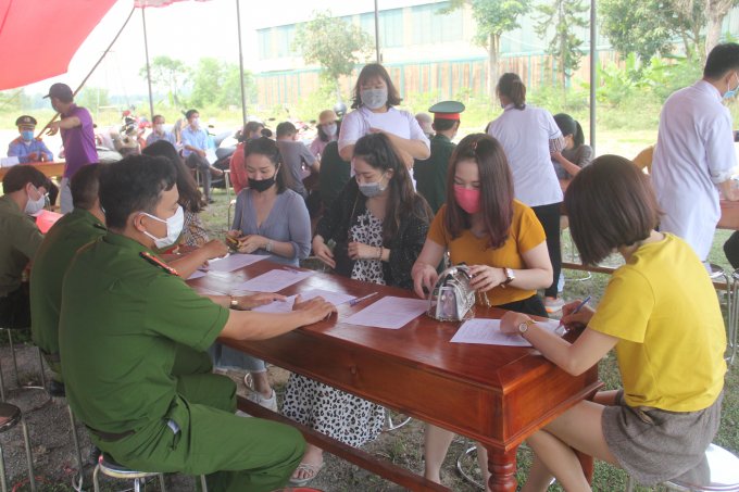 Trong ngày đầu tiên, các chốt kiểm soát y tế đã làm việc rất tốt. Tuy nhiên, vẫn còn nhiều khó khăn do thiếu nhân lực. Sở Y tế đã làm việc với ĐH Huế, Trường Đại học Y dược, Trường Cao đẳng Y tế để huy động đoàn viên thanh niên, sinh viên Y khoa năm cuối tình nguyện tham gia phòng, chống dịch.