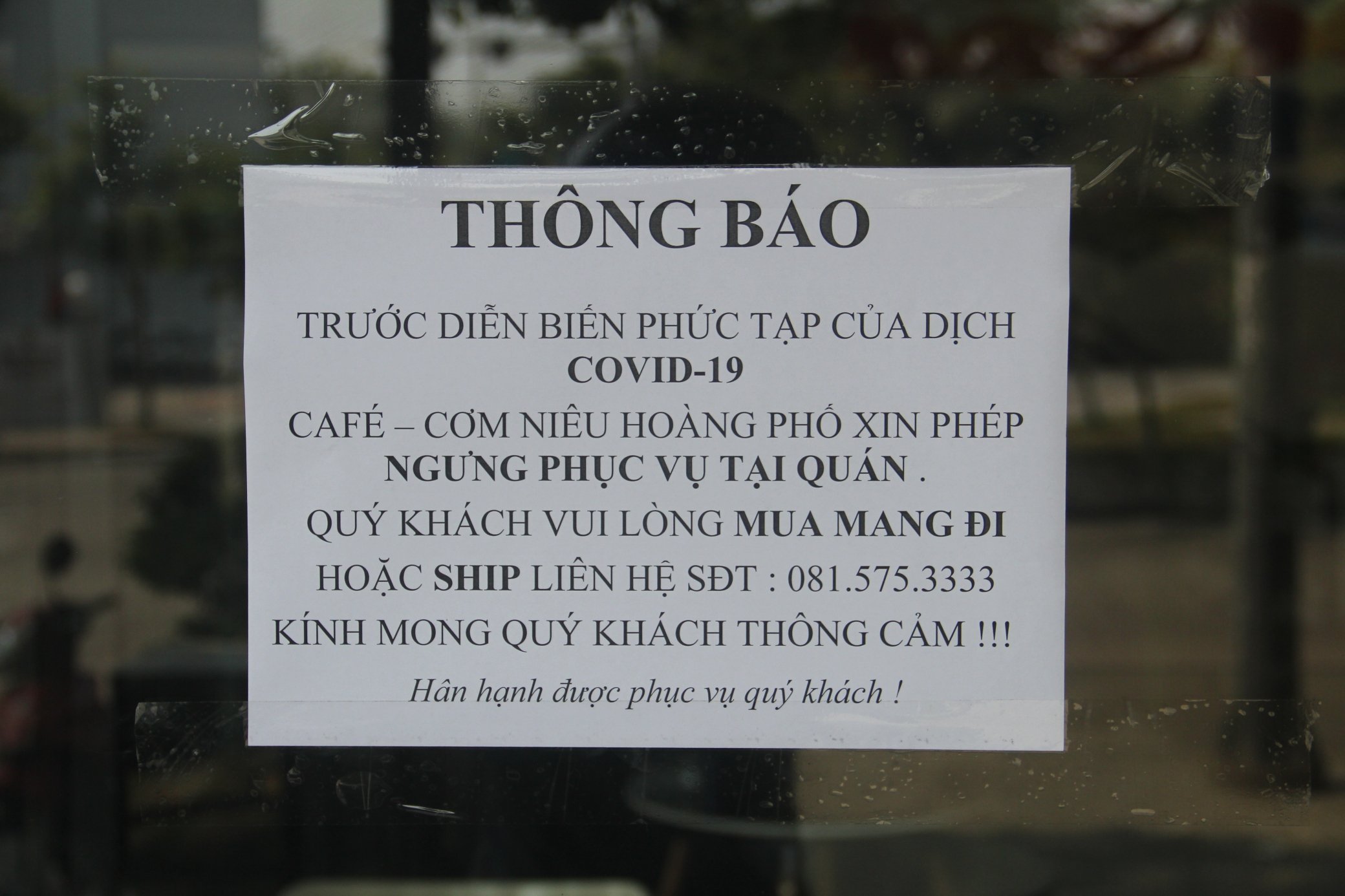Quán cà phê, cơm niêu ngưng phục vụ tại quán, tiến hành bán cho người mua mang đi hoặc ship.
