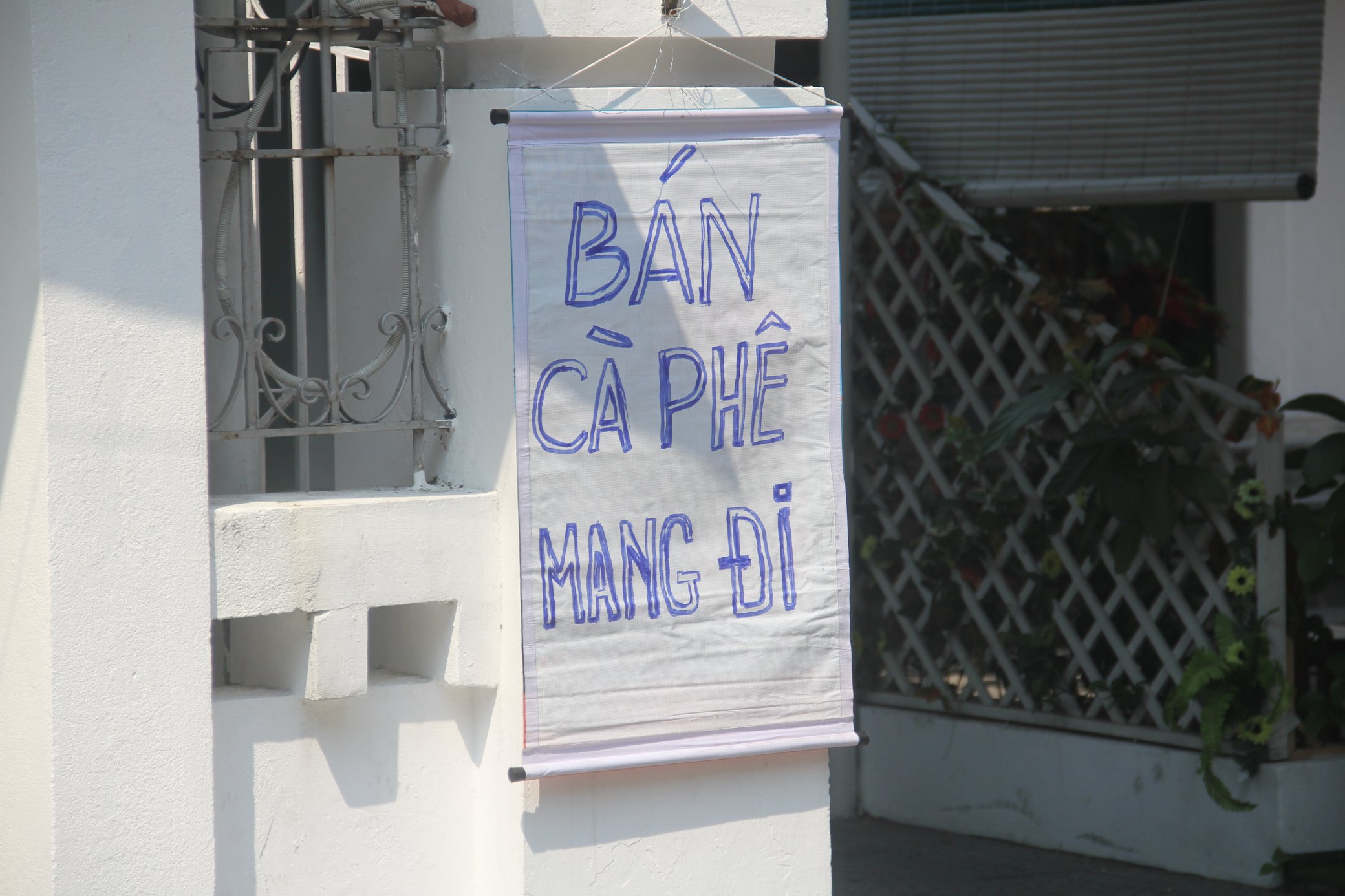 Bán cà phê mang đi.