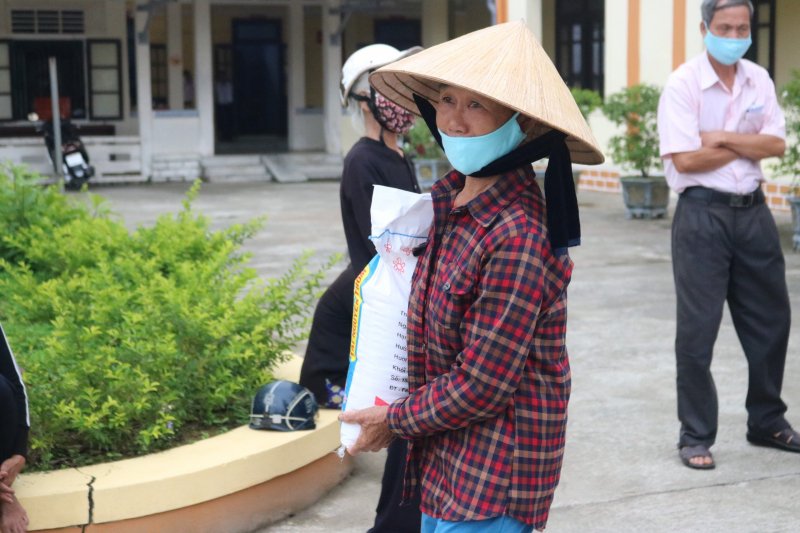 Những phần quà góp phần giúp đỡ bà con vượt qua giai đoạn khó khăn.