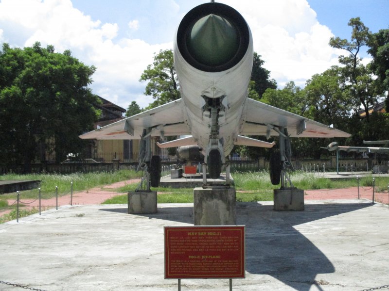 Máy bay MIG – 21 là loại máy bay phản lực chiến đấu của Không quân Việt Nam. Trong kháng chiến chống Mỹ cứu nước, không quân Việt Nam đã sử dụng loại máy bay này để hạ gục các loại máy bay của đối phương, đặc biệt là pháo đài bay B-52 của Mỹ.