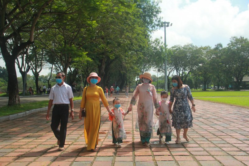 Theo ghi nhận, du khách khi đến tham quan các điểm di tích đều tuân thủ các quy định về phòng, chống dịch Covid-19.