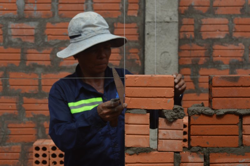 Những viên gạch dựng xây ngôi nhà cho người dân chốn Thượng thành. Ảnh: Tuấn Hiệp.