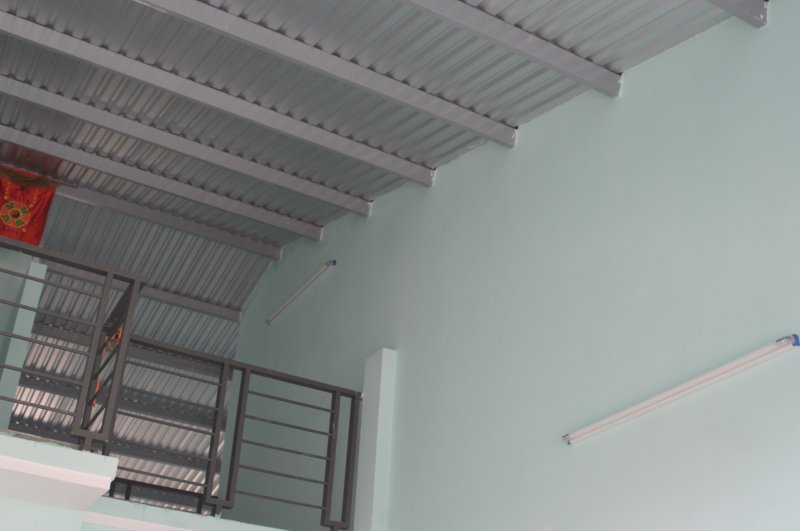 Cũng giống như tâm trạng vui mừng của bà Hồng, có một số hộ dân Thượng thành đầu tiên đến ở tại khu tái định cư này cũng hiện lên niềm vui phấn khởi, hứa hẹn một tương lai xán lạn hơn. Ảnh: Tuấn Hiệp.