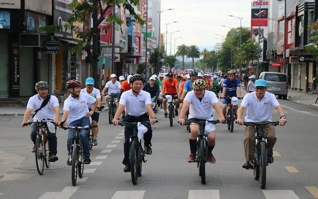 Hình ảnh những chiếc xe đạp lăn bánh trên các con đường trở nên quen thuộc trong thời gian gần đây.