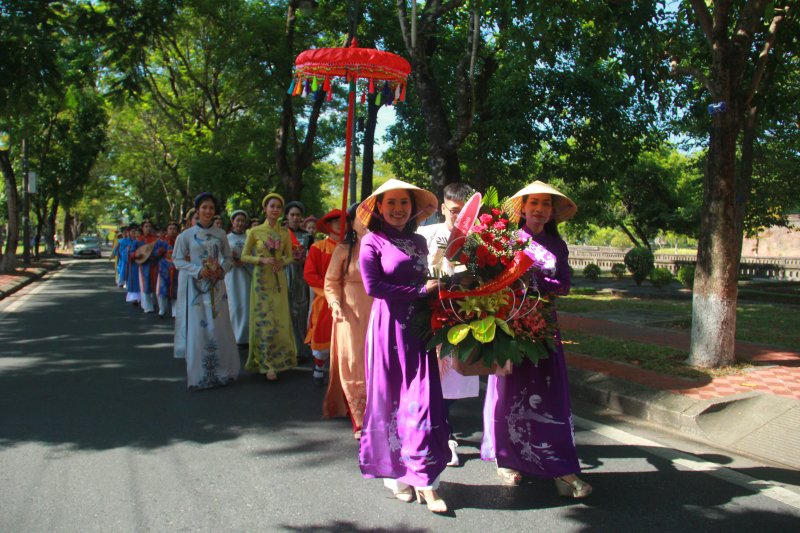 Áo dài Việt Nam.