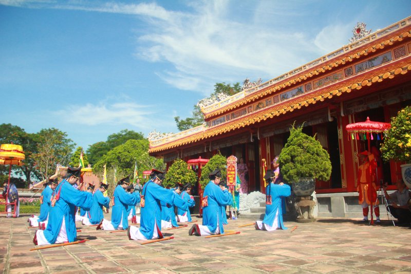 Tri ân chúa Nguyễn Phúc Khoát.