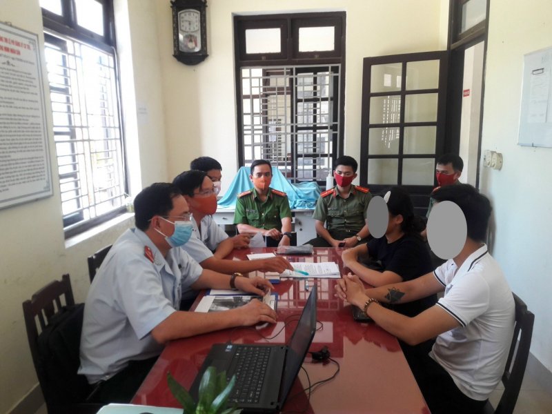 Cơ quan chức năng tiến hành làm việc với H.