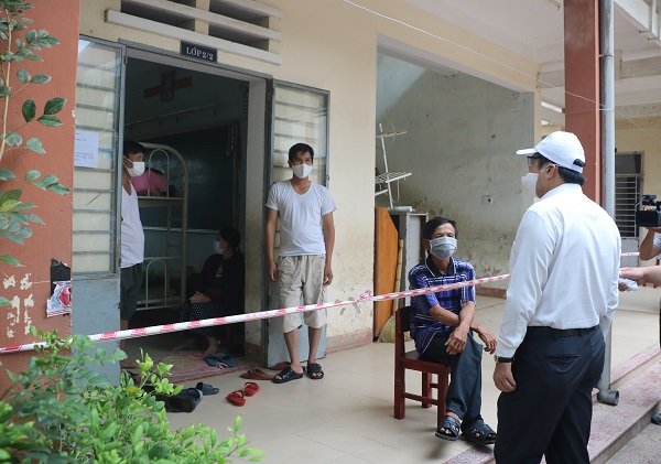 Dù còn một số khó khăn, nhưng người dân cách ly tại Trường Tiểu học Hòa Nhơn 1 cho biết họ rất yên tâm ở lại và thực hiện tốt các yêu cầu cách ly để bảo đảm an toàn cho bản thân, gia đình và cộng đồng.