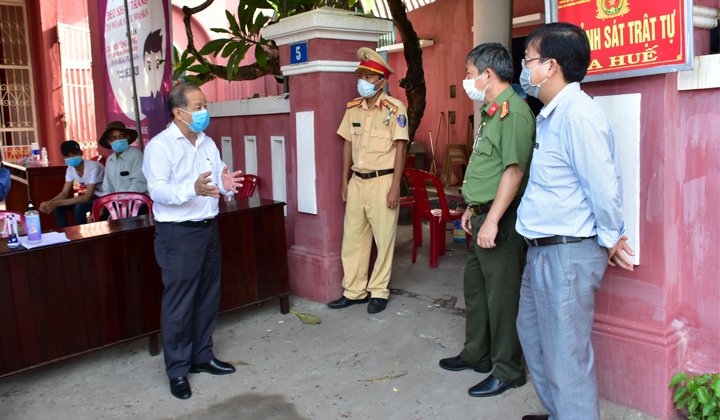 Ông Thọ đề nghị các điểm chốt chặn thực hiện nghiêm túc việc kiểm soát người dân vào tỉnh.