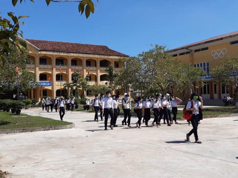 Em Hoàng Thị Mỹ Hà, dự thi ở điểm thi Trường THPT Cao Thắng (TP Huế) cho biết, đề thi năm nay nằm sát với chương trình ôn tập.