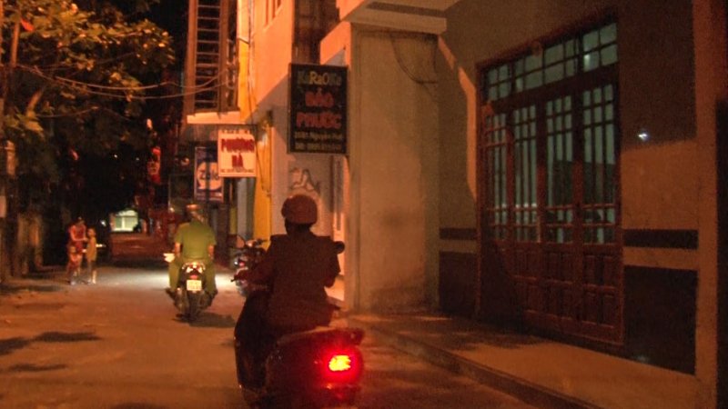 Tuần tra tại các đường có nhiều quán karaoke.