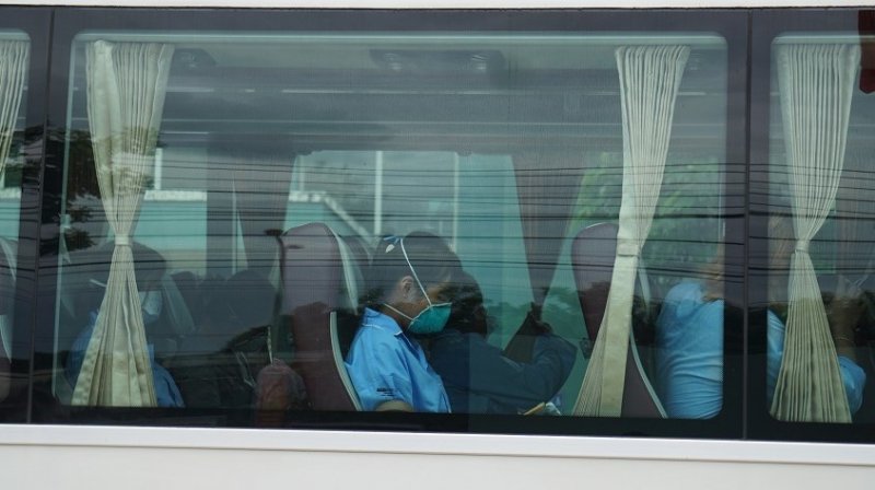 Đưa các bệnh nhân về nhà.