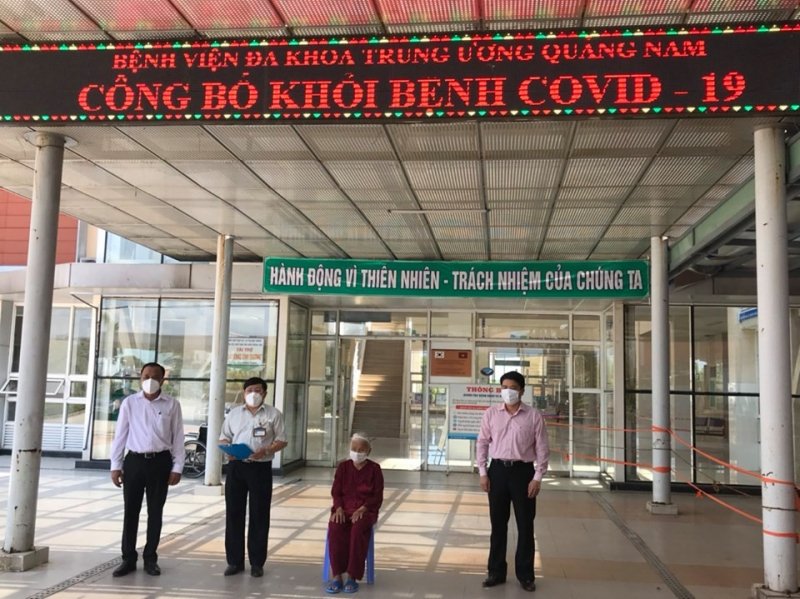 Cụ bà 100 tuổi được xuất viện.