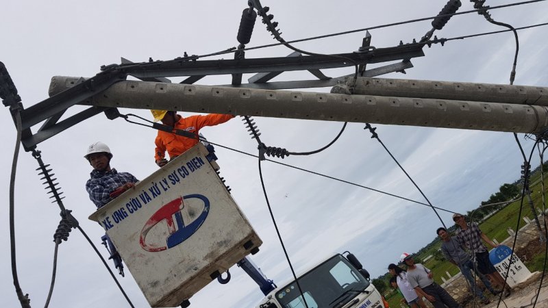 Khắc phục hậu quả do bão gây ra.