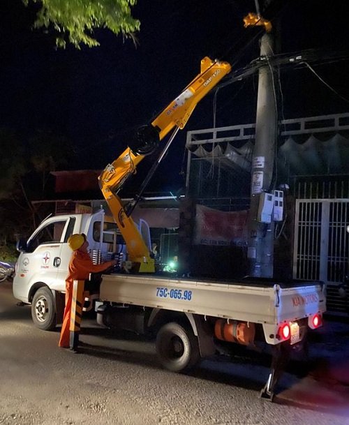 Các đơn vị trực thuộc ra quân ứng cứu và xử lý các sự cố lưới điện.