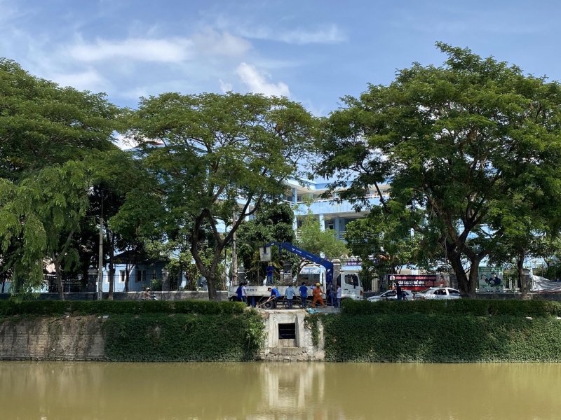 Dọn dẹp vệ sinh trên các tuyến đường.