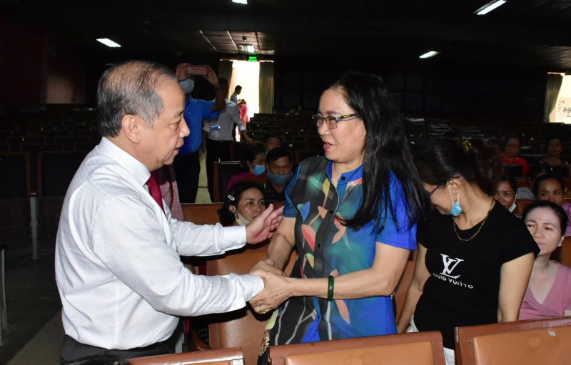 Lắng nghe, giải đáp những tâm tư, nguyện vọng của tiểu thương chợ Đông Ba.