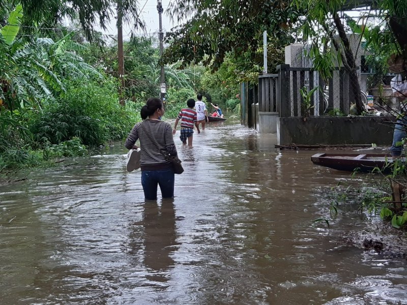 Thôn Xuân Tùy, xã Quảng Phú, huyện Quảng Điền bị ngập úng. Ảnh: Tuấn Hiệp.