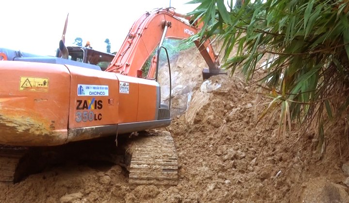 Thông đường từ thủy điện Rào Trăng 4 sang thủy điện Rào Trăng 3.