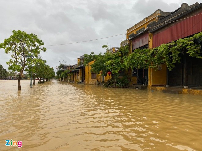Mực nước ở Hội An. Ảnh: Zing.
