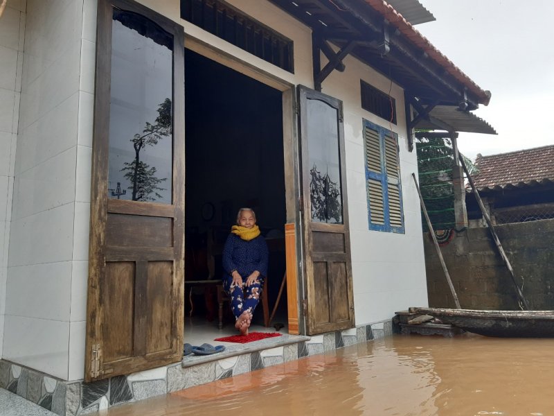 Mực nước các sông có khả năng như sau: Trên sông Hương tại Kim Long ở mức: 2.8m, dưới BĐ3 0.7m; Trên sông Bồ tại Phú Ốc đạt đỉnh ở mức: 4.7 - 4.8m, sau đó xuống chậm; Trên sông Ô Lâu, tại Phong Bình ở mức: 2.9m. Ảnh: Tuấn Hiệp.