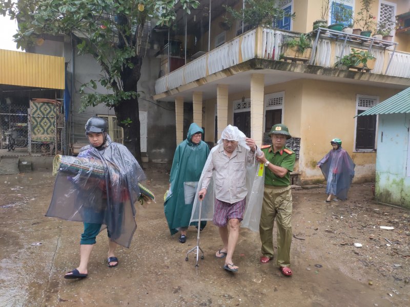 Lực lượng công an phải bảo vệ tài sản người dân, bảo vệ an ninh trật tự để bà con yên tâm.