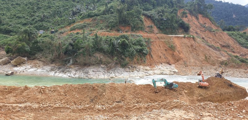 Đến nay, 12 công nhân vẫn chưa tìm thấy trong số 17 nạn nhân mất tích do sạt lở đất tại Hồ thuỷ điện Rào Trăng 3.