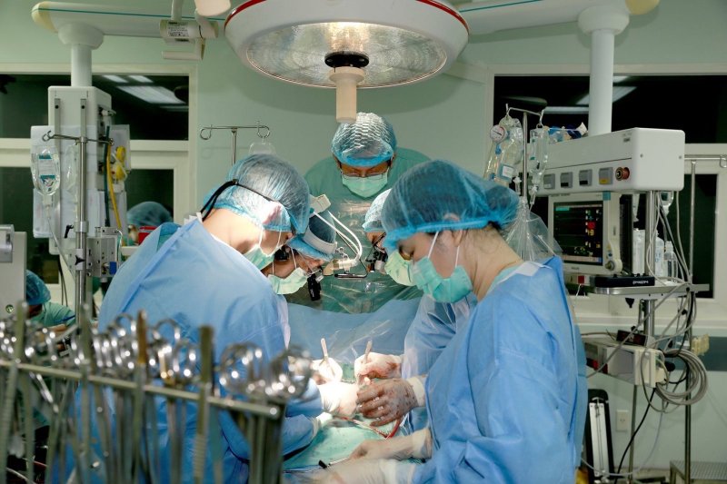 Thực hiện ca ghép tim xuyên Việt.