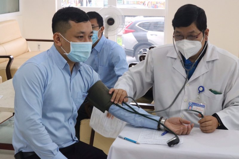 Thông điệp “Vạn trái tim - Một tấm lòng”, “EVN lan tỏa yêu thương chung tay vì cộng đồng”.