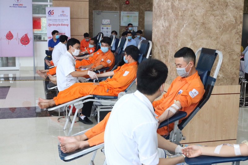 Thể hiện nghĩa cử cao đẹp, truyền thống tương thân tương ái của CBCNV-NLĐ ngành Điện đối với cộng đồng, xã hội.